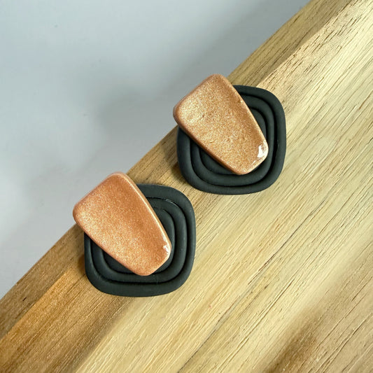 Retrograde extra statement studs