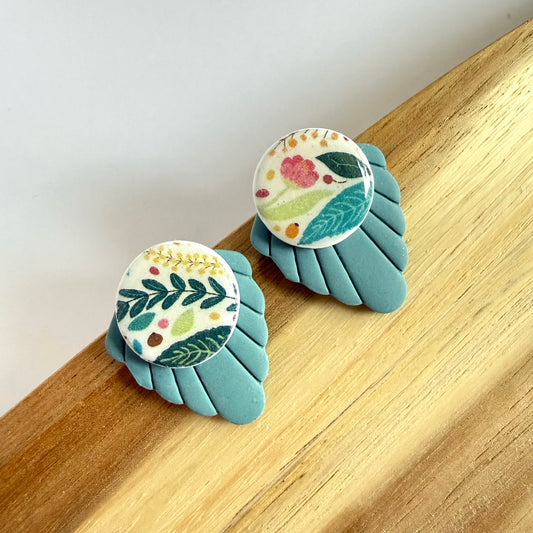 Garden Glory extra statement studs (blue)
