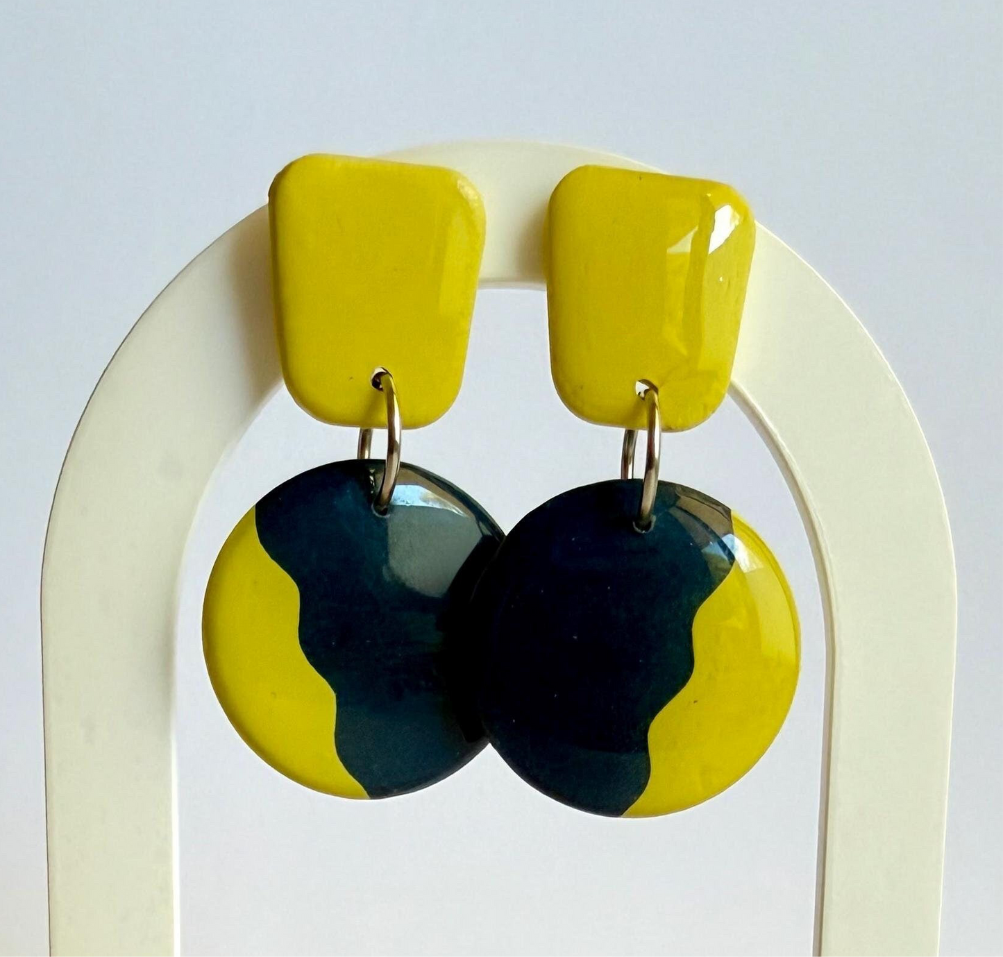 Summer Vibes two tone squiggle medium stud dangle earrings - Second Born Creative