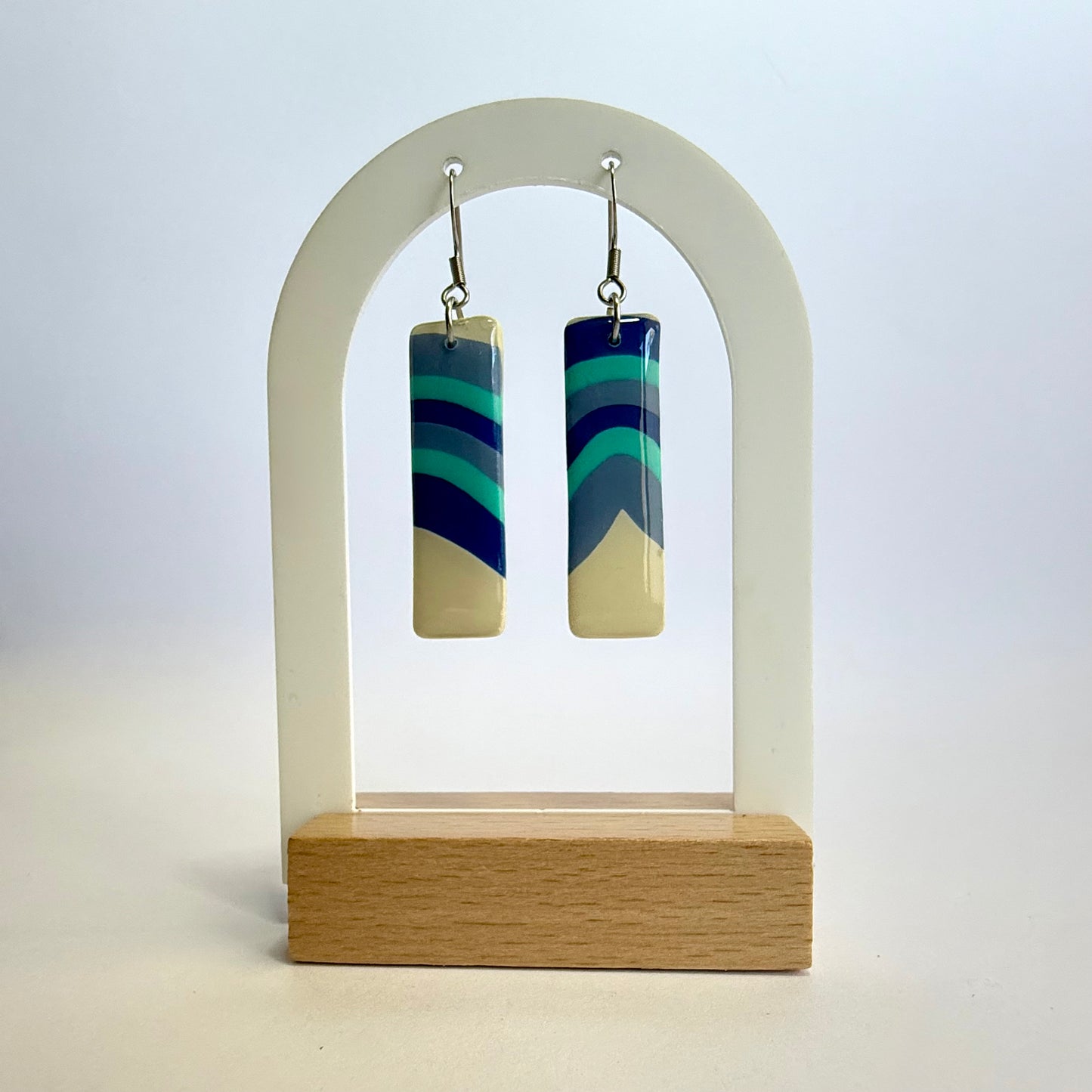 Alive hook dangles (blue)