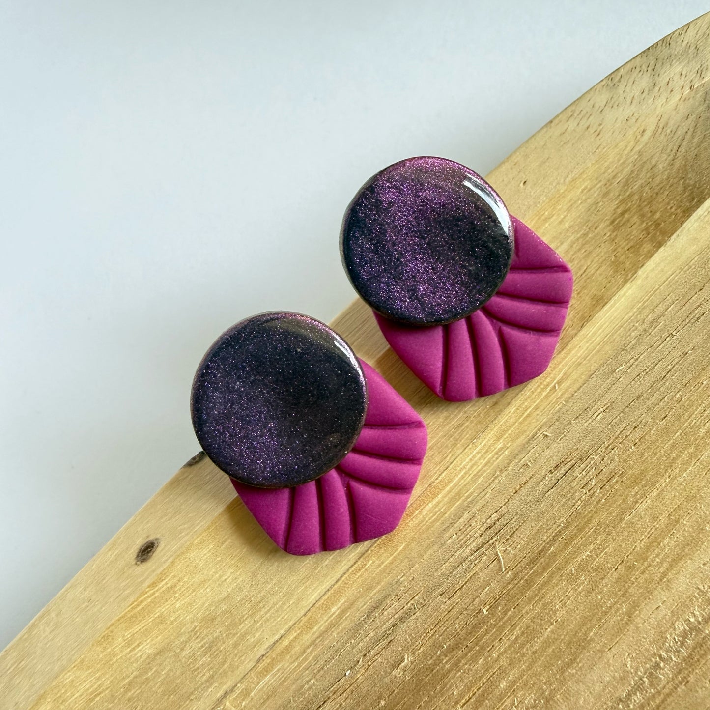 Vivid extra statement studs