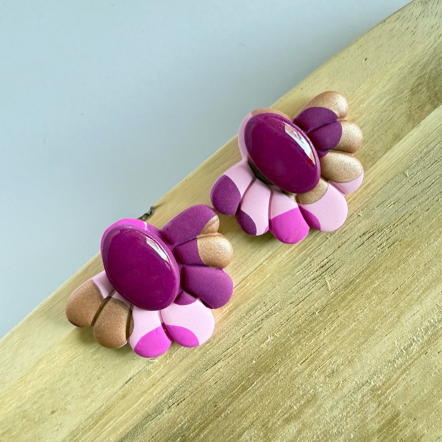 Yes Girl dark pink extra statement studs